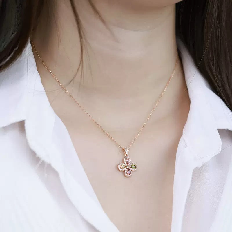 四葉のクローバートルマリンネックレス